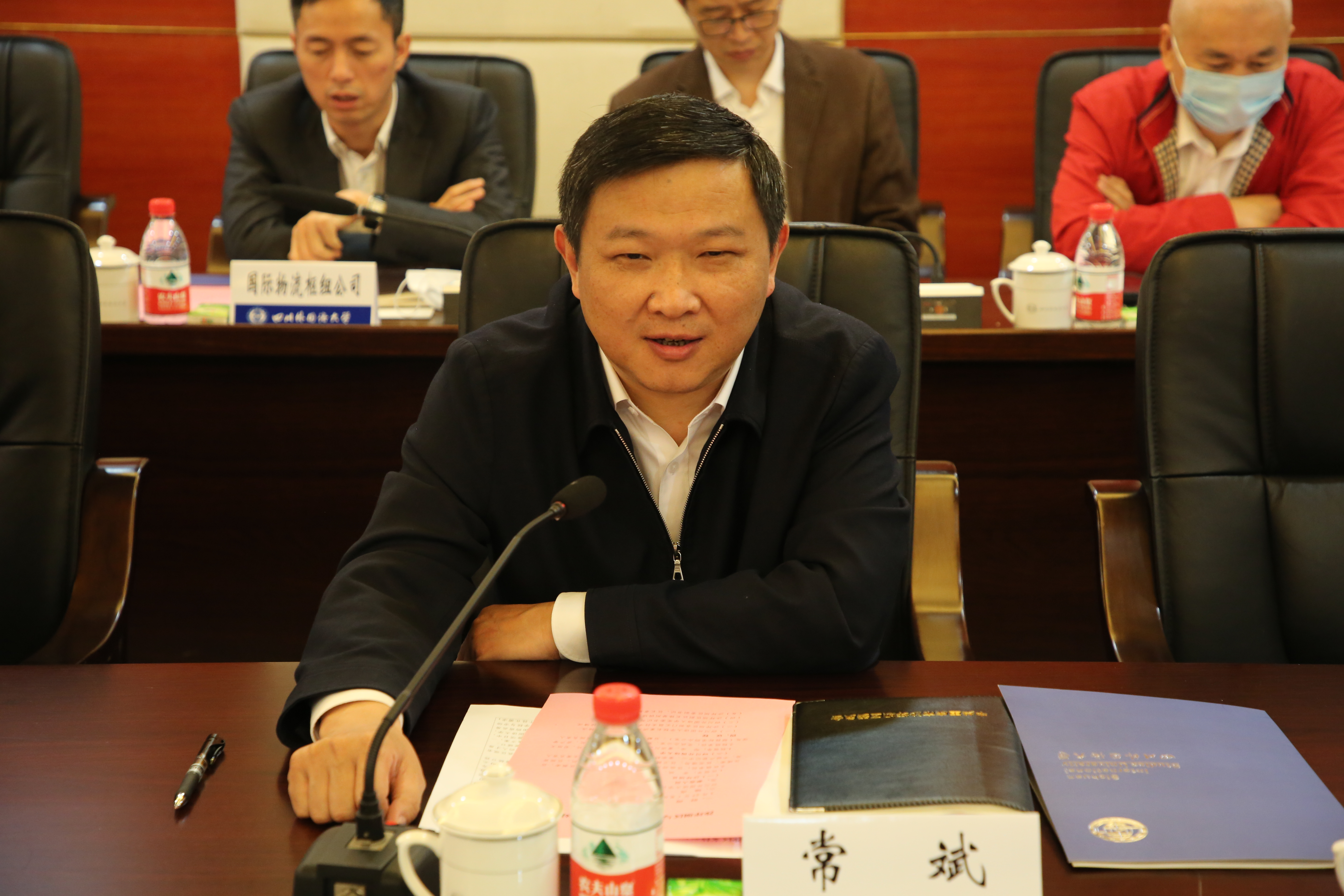 学校首页 正文 常斌表示,沙坪坝区区委区政府一直十分关心和支持驻区