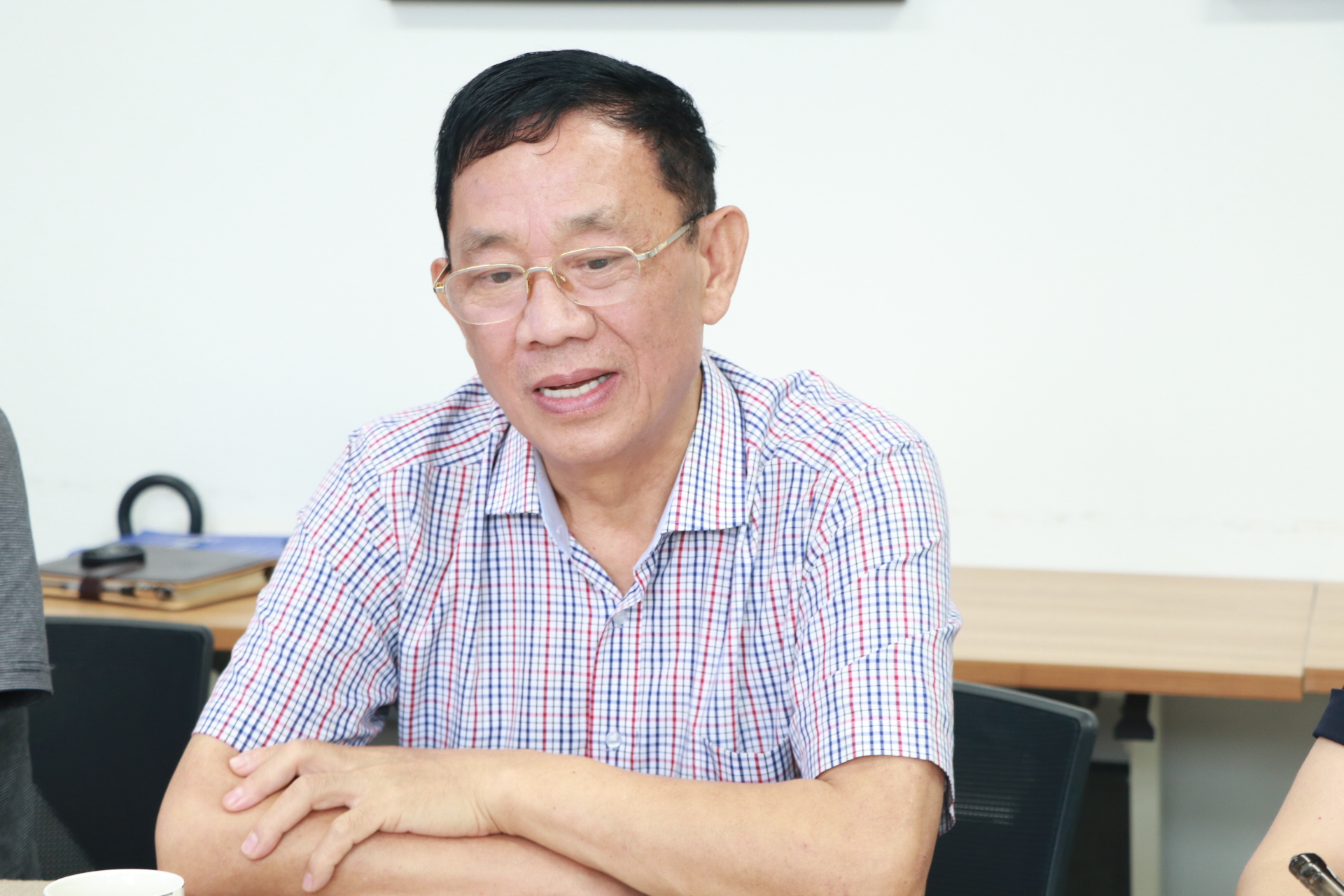 中国教育学会监事长杨春茂教授一行赴学校交流座谈