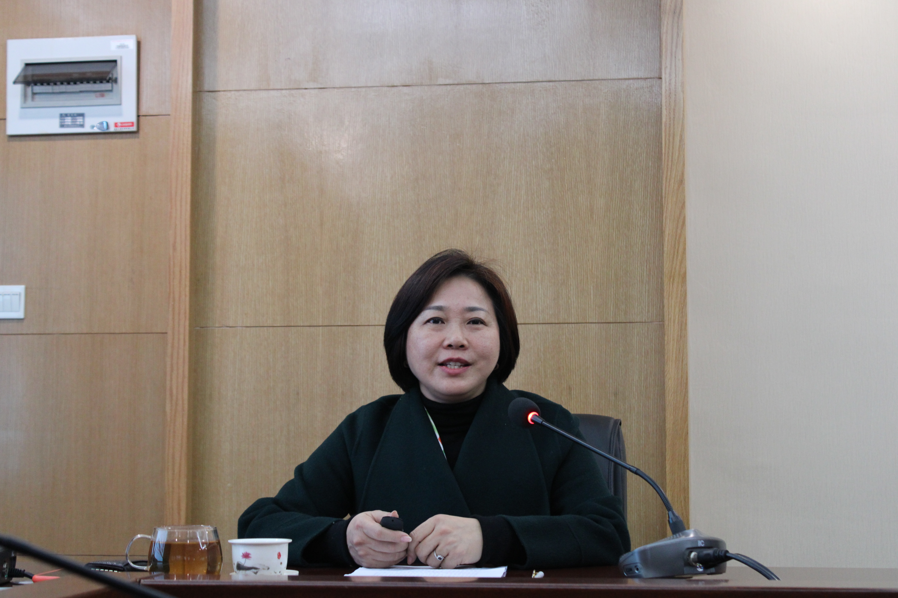 不忘初心,牢记使命∣副校长郑白玲作主题教育专题党课报告